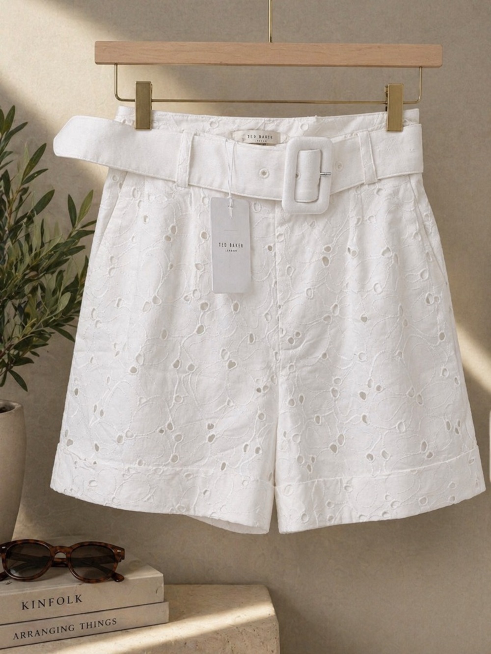 Ted Baker High Waist White Eyelet Shorts Size 0 (US Size 2) - Picture 2 of 9
